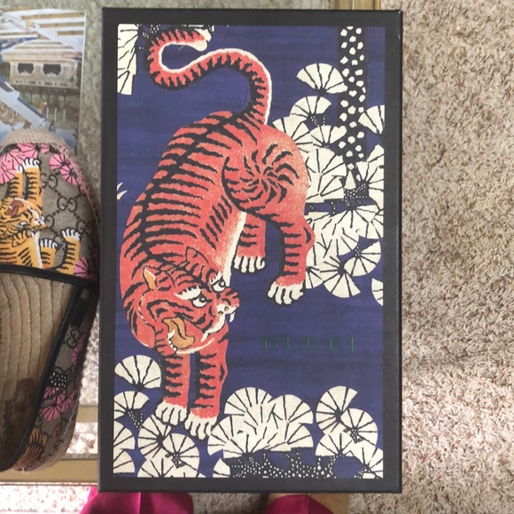Gucci espradilles with tiger and pink flow… - Picture 7 of 8